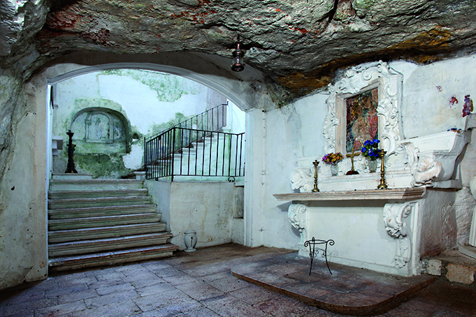 chiesa madonna della grotta, puglia vacanze