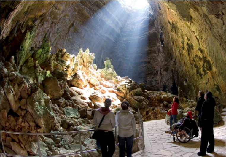 la grotta a castellana grotte in puglia